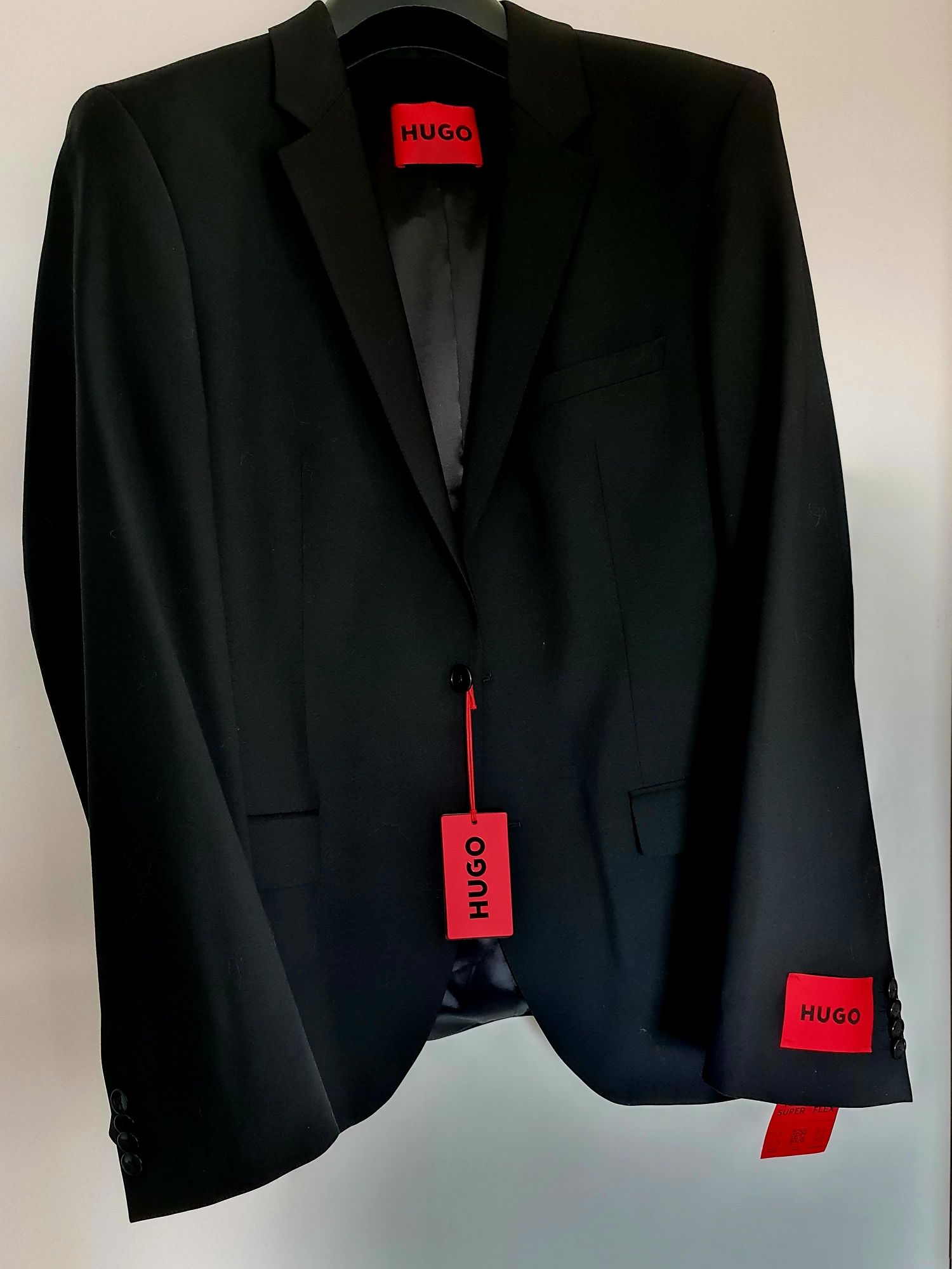 Sacou Negru Original HUGO BOSS Nou,Nefolosit marime 54!Ocazie