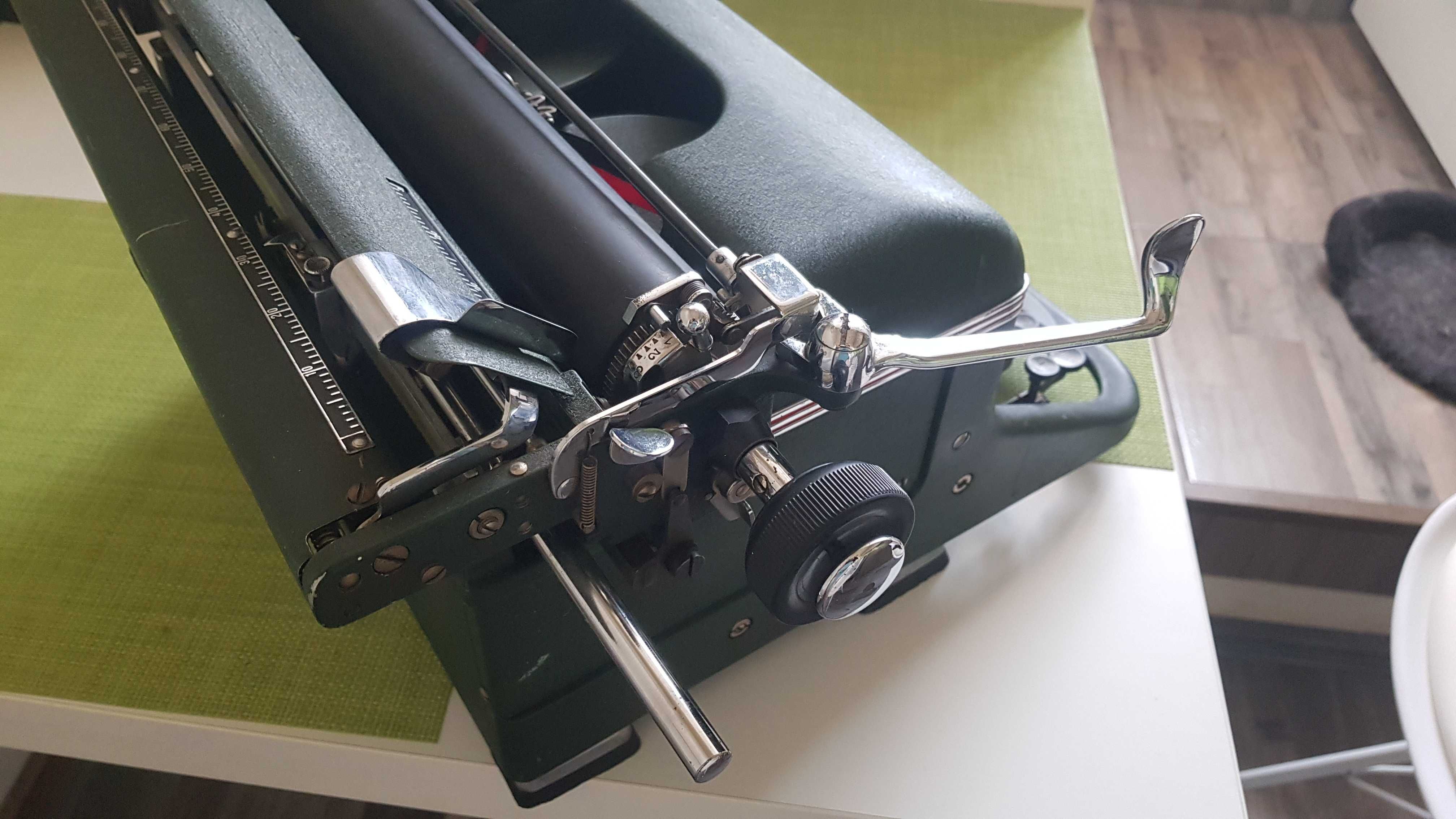 Masina de scris de colectie HALDA "Made in Sweden" anul 1950, 15 kg