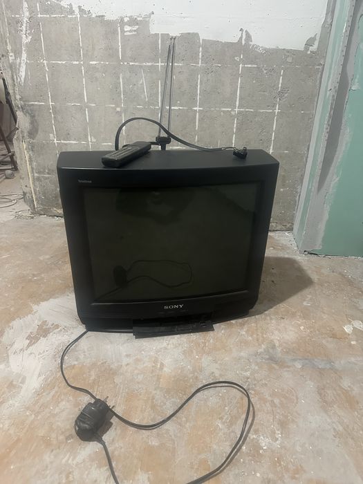 Телевизорн sony рабочий срочно торг есть