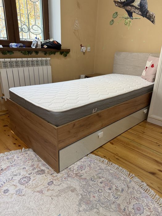 Кровать БУ 90*200 с выкатной полкой, матрас + тумба в подарок