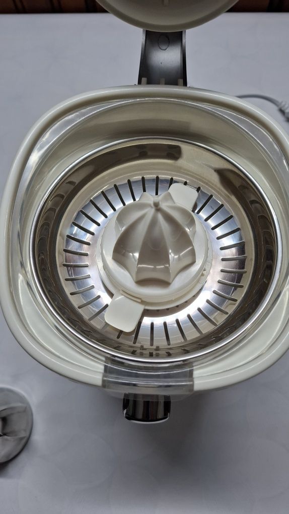 Цитрус преса Ariete Vintage JUICER,85W,2приставки,метално тяло