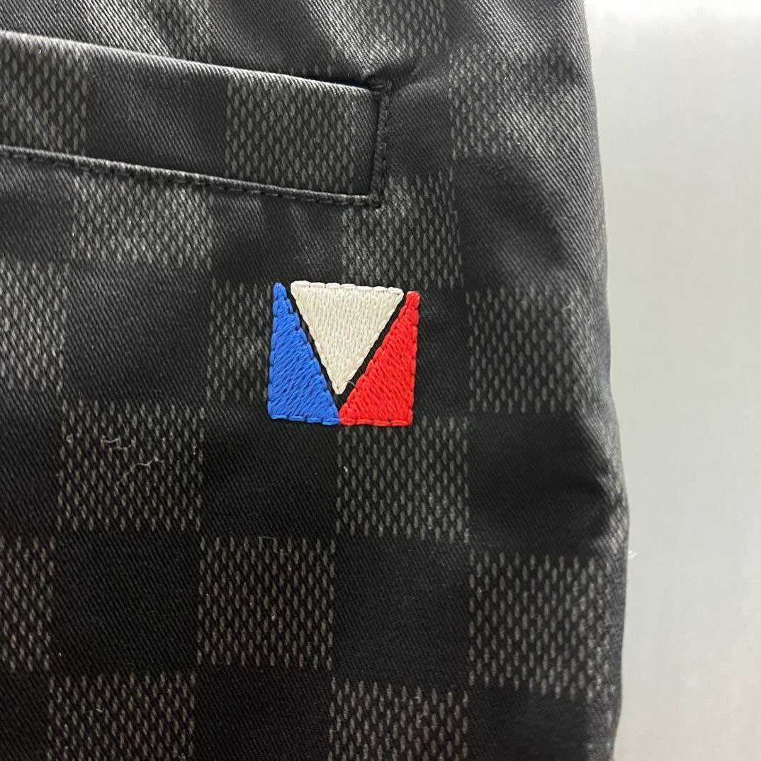 Мъжки къси панталони Louis Vuitton LV Шорти 1AFVSV