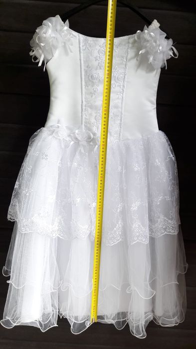 Rochie albă, reglabilă 8-11 ani.