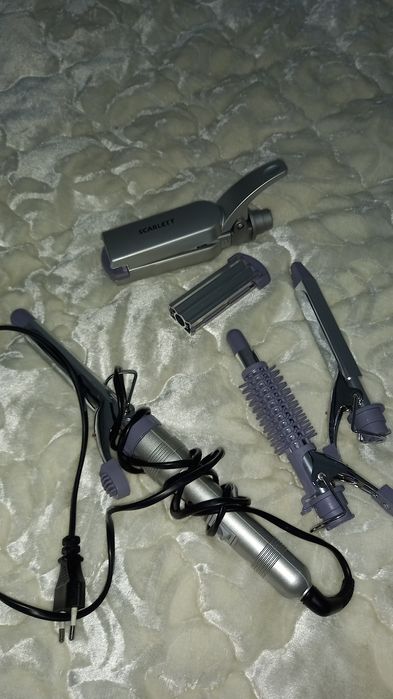 Продам плойку Scarlett с насадками. Плойка оригинал.