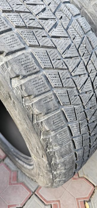 Пара зимних шин б/у.