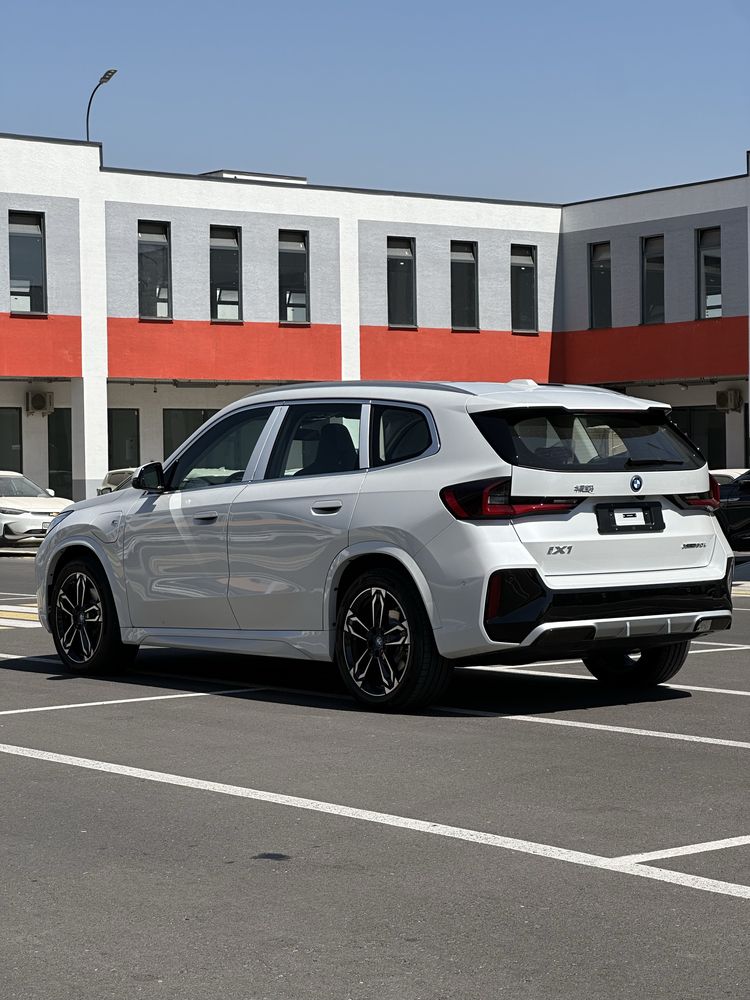 BMW ix1 30L xDrive Notarius