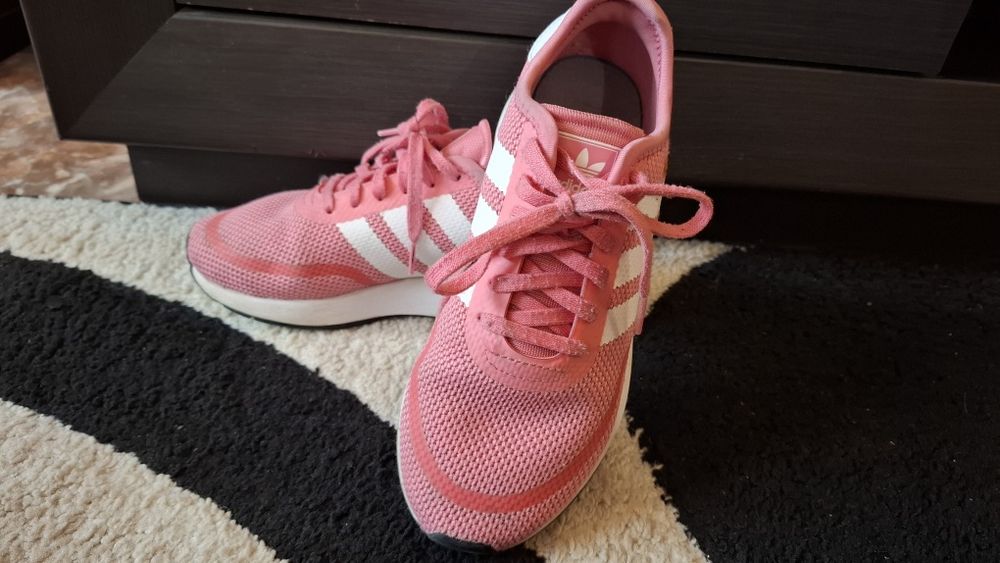 Adidas маратонки 36.5 с подарък още едни - 29лв