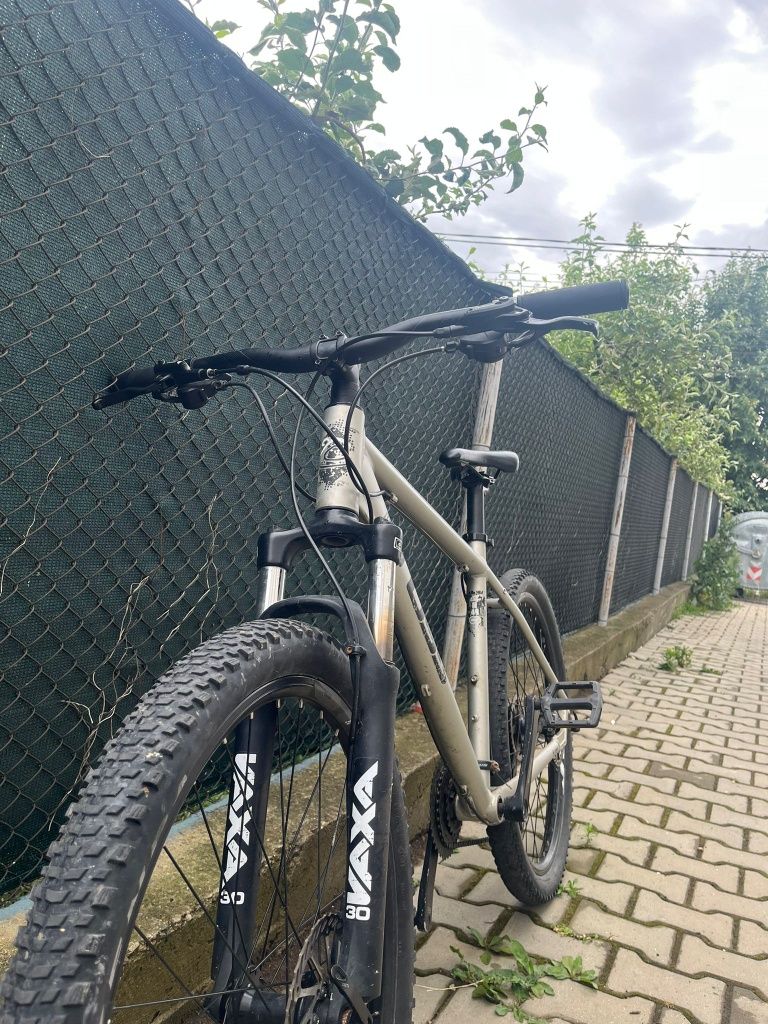 Bicicletă Cross.