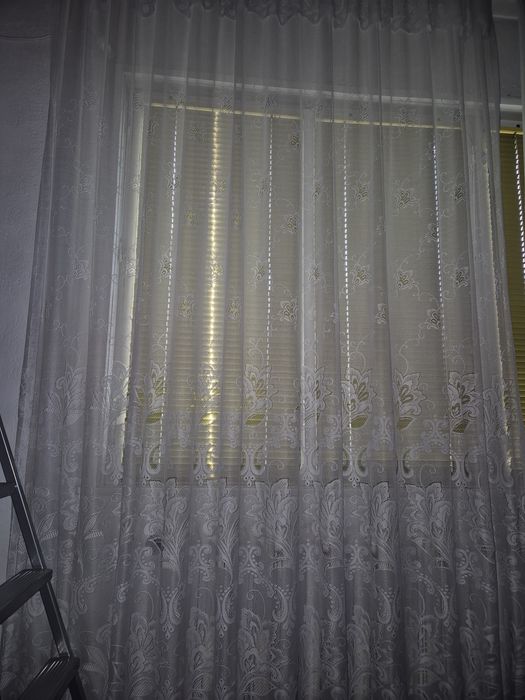 Перде - бяло на цветя