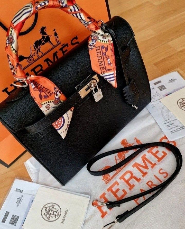 Geanta damă model Kelly Medium Noir, curea detasabila umăr, saculet