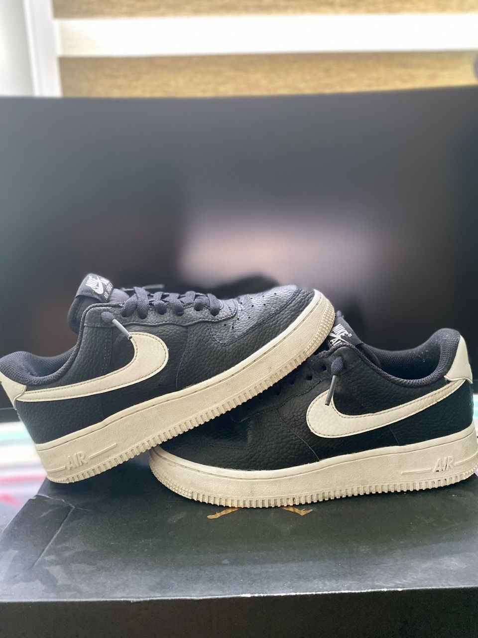 Air force 1 black and white
