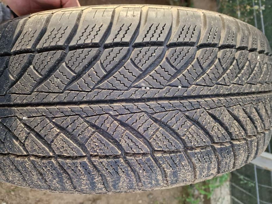 Anvelopă iarnă Goodyear 225/55/17 stare bună