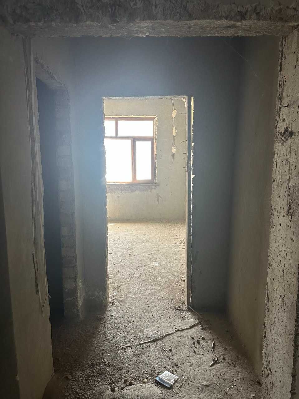 3х ком. квартира 118кв/м в состоянии коробки, сквозная планировка