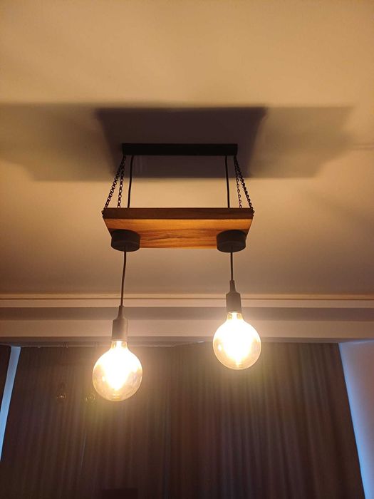 masute, candelabre, lumini de camera, etc, facute din lemn de nuc.