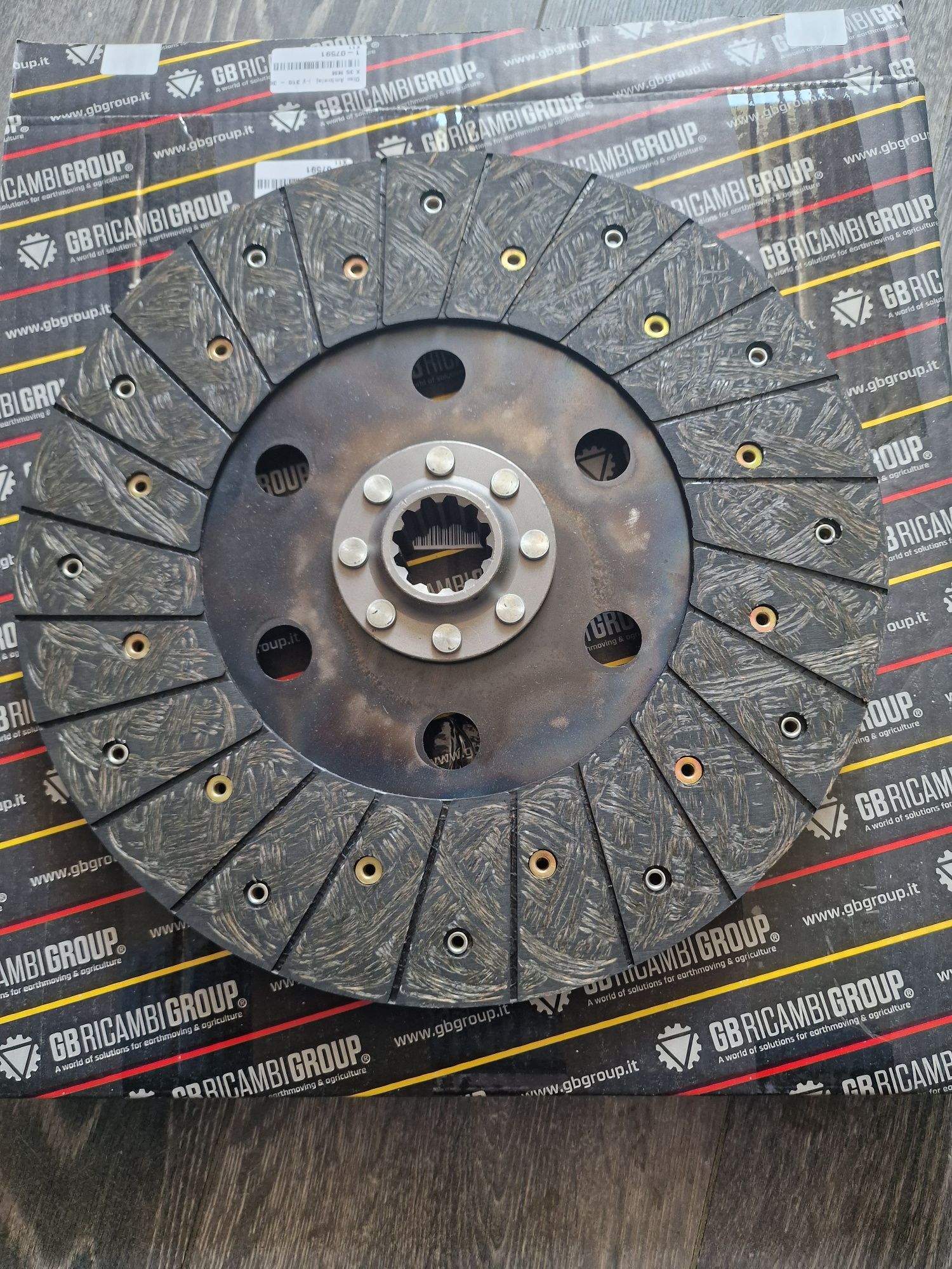 Disc ambreiaj tractor fiat 715 pe original dimensiuni 
Diametru total