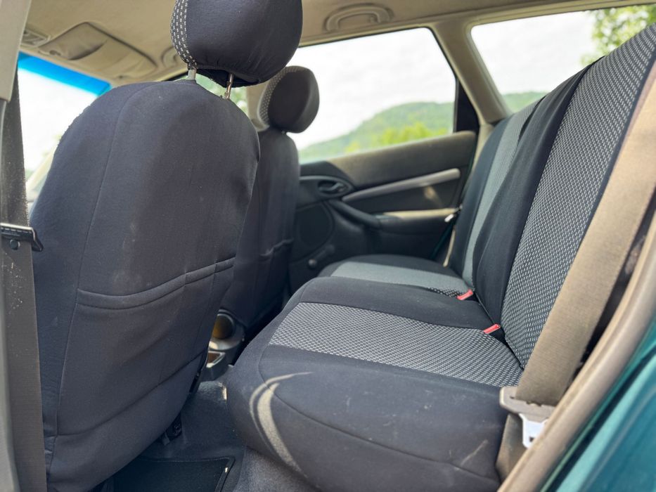 Ford Focus Break 1.6i - 799€ -