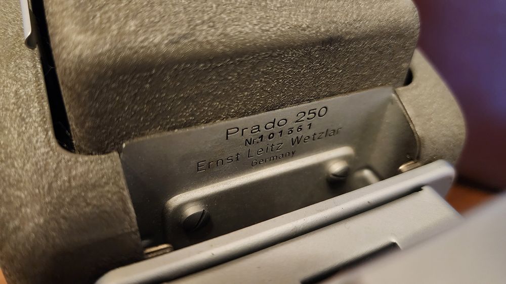 diaproiector Leitz Prado 250