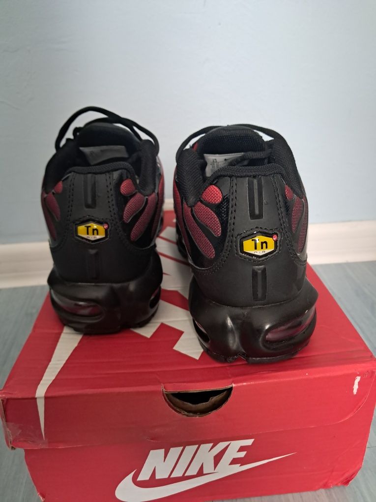 NIKE Спортни обувки AIR MAX PLUS