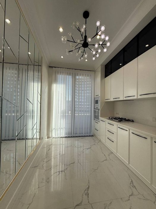 Продам квартиру Ц1 жк Infinity 4/4/14 105m2