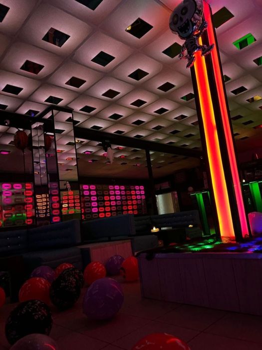 De vânzare discotecă club