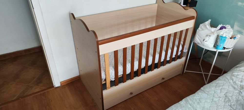 Подарявам детско легло с чекмеджета, без матрак