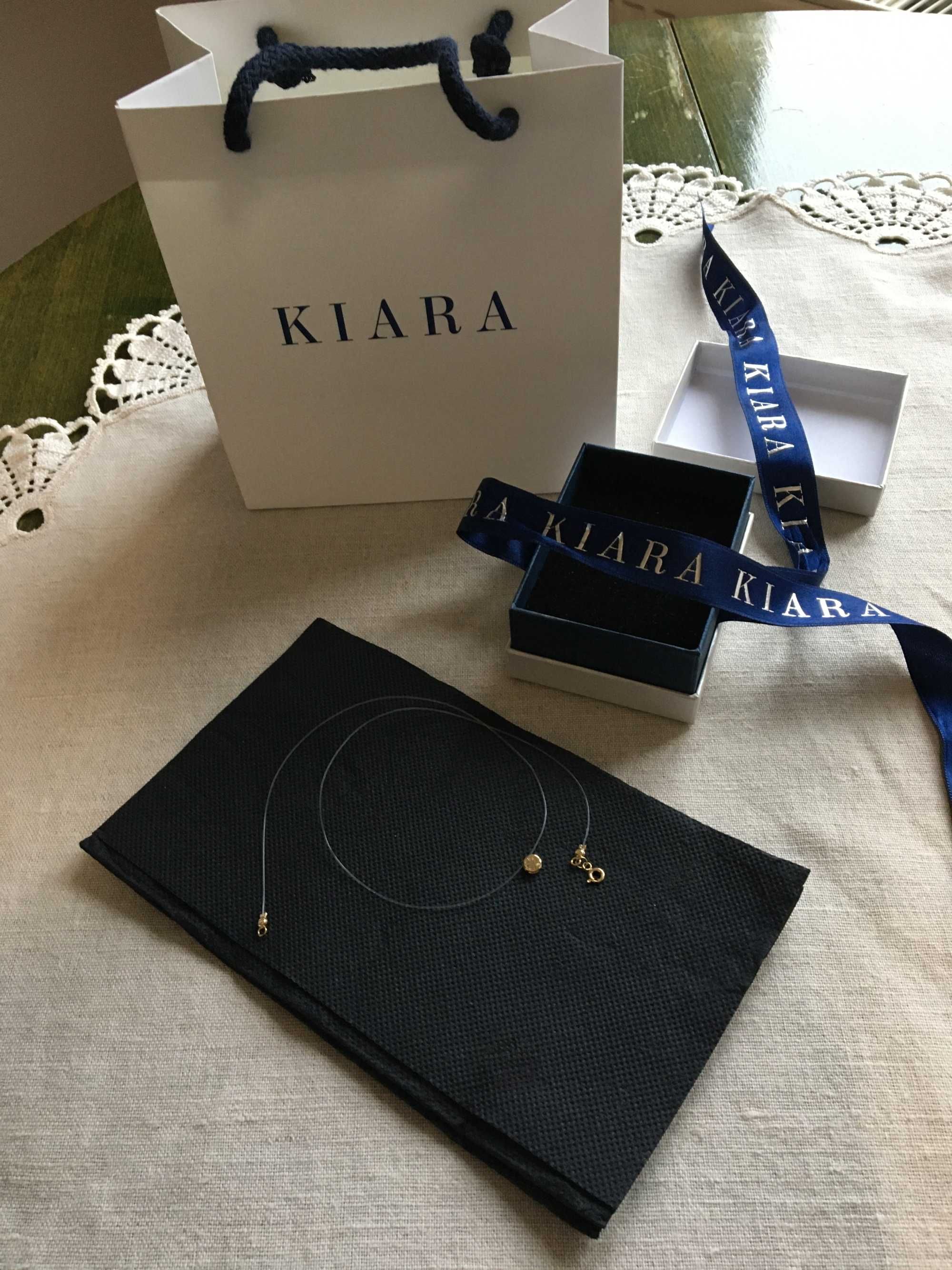 Дамско колие, марка  KIARA, ново,, с фина висулка на силикова връзка