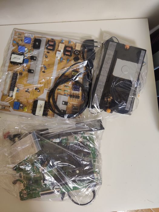 Piese televizor Samsung UHD 50 126cm ue50au8072uxxh