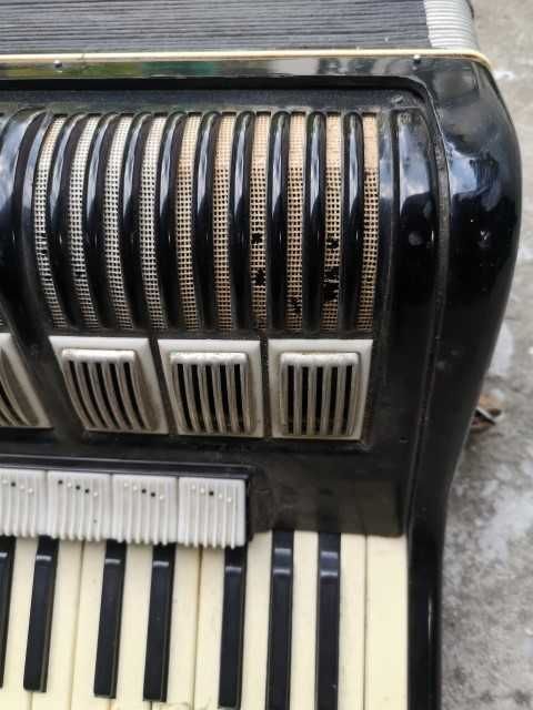 Продавам акордеон