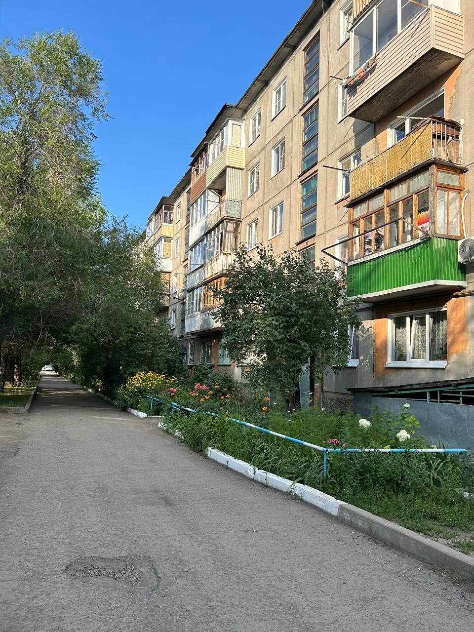 Продаётся 4-комнатная в р- не " 45-й аптеки"