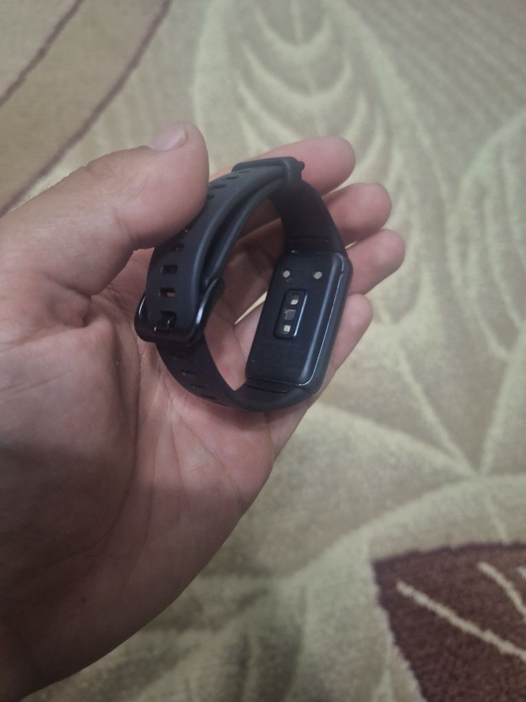 Huawei band 6 250ming so'm