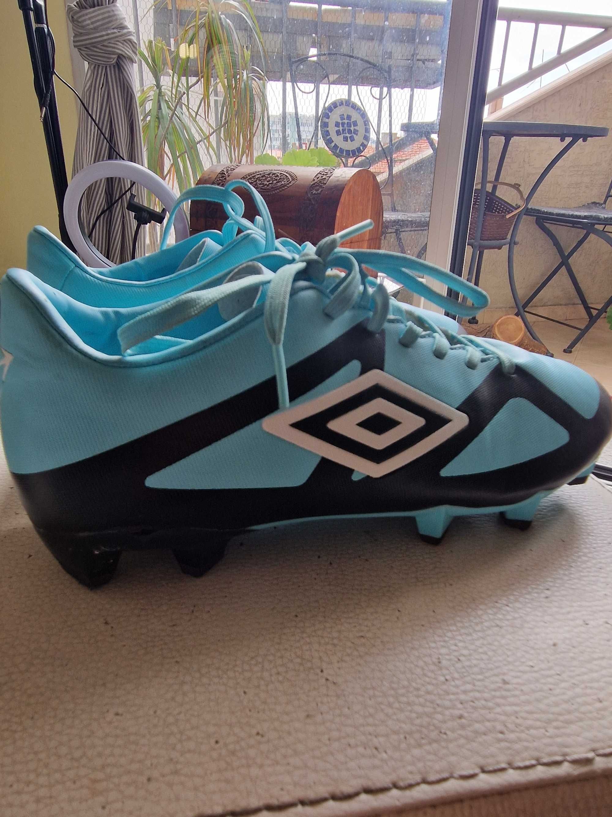 Маратонки за футбол UMBRO
