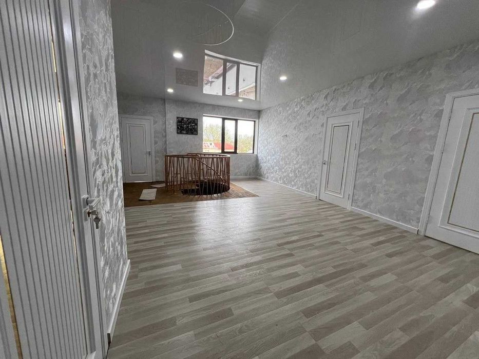 СРОЧНО! Евро-дом 7 комнат 6 соток в Чирчике, район Пятьсотки!