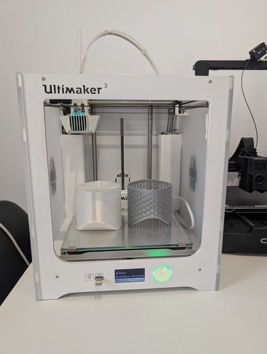 Imprimantă 3D Ultimaker 3, stare excelentă, accesorii, 3 filamente