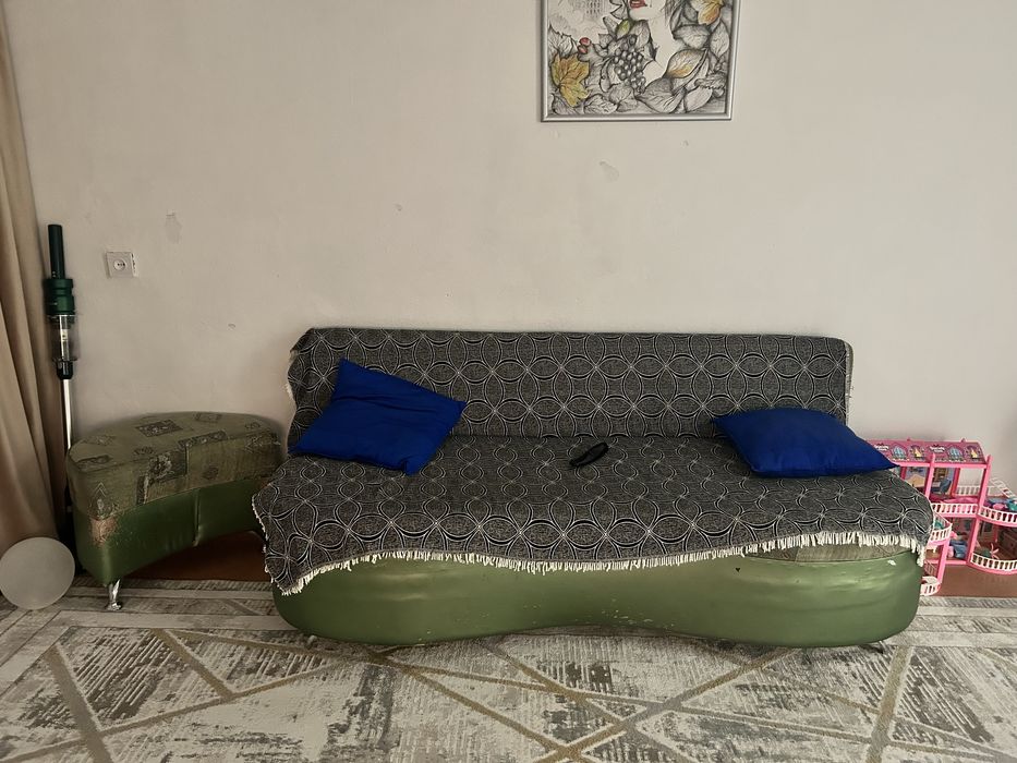 Продам диван с пуфиком