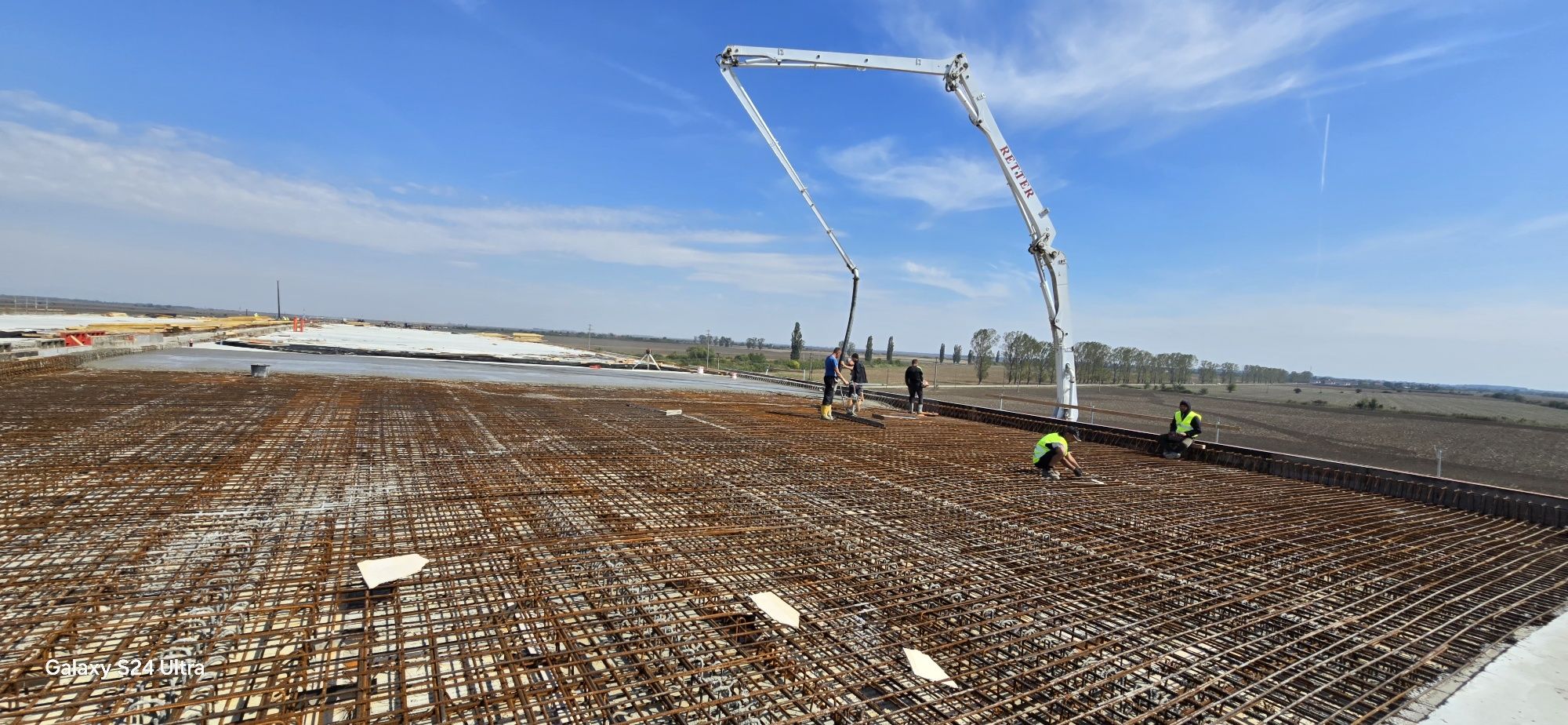 Turnare beton ciment sclivisit cu elicopter si cuart, elicopterizat.