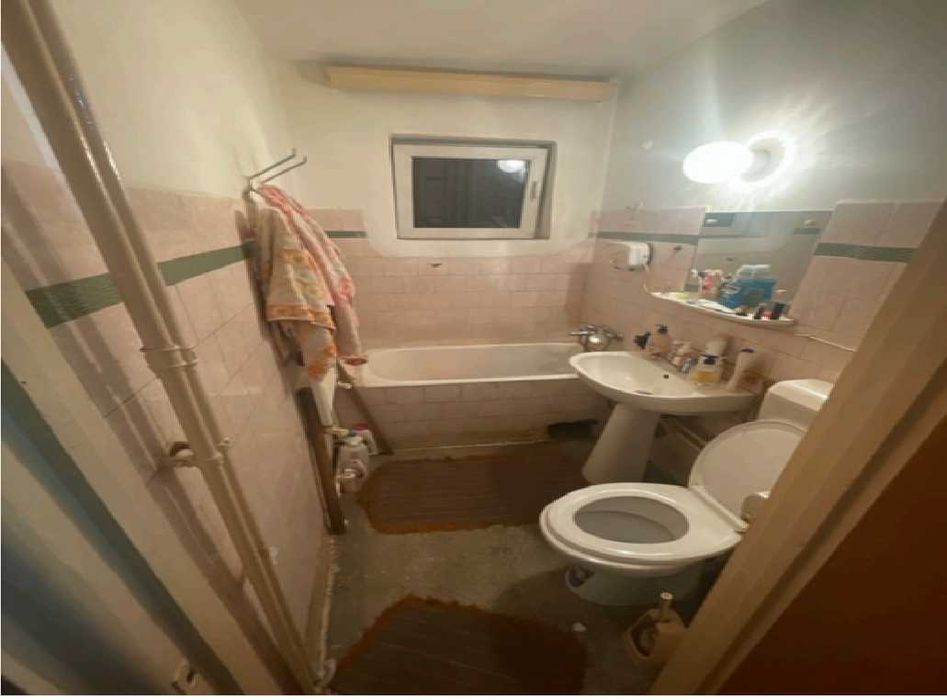 Vand Apartament  2 camere zona Policlinica