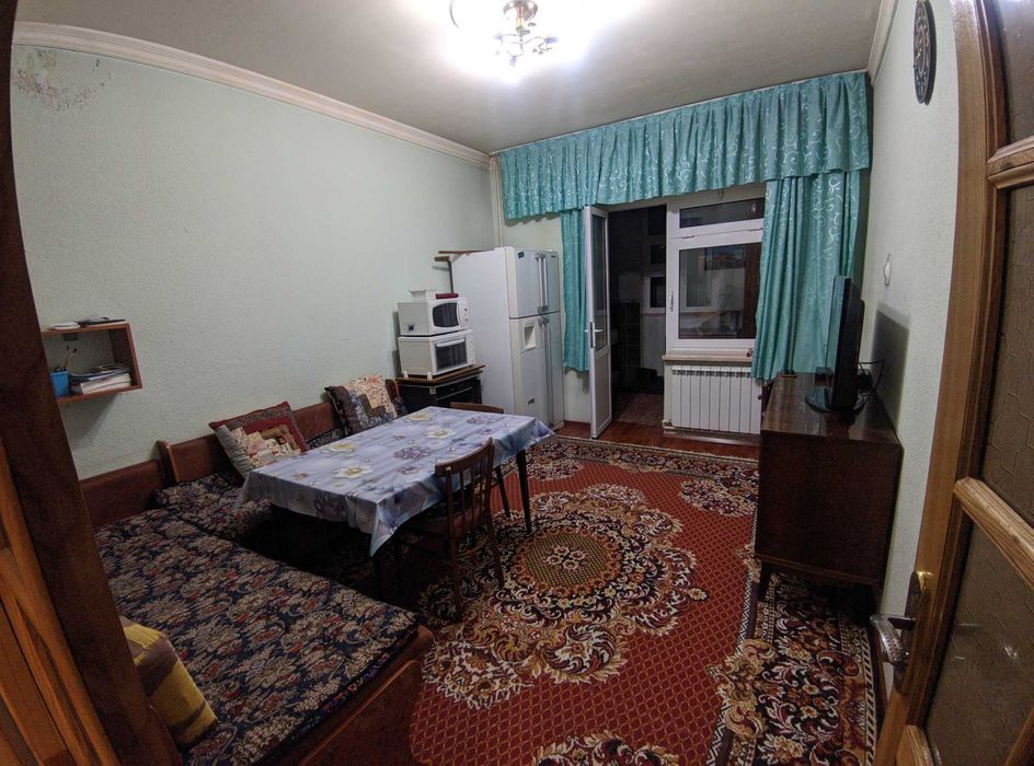 Продается своя 3/1/5 на Кара су 1. Напротив базарчика