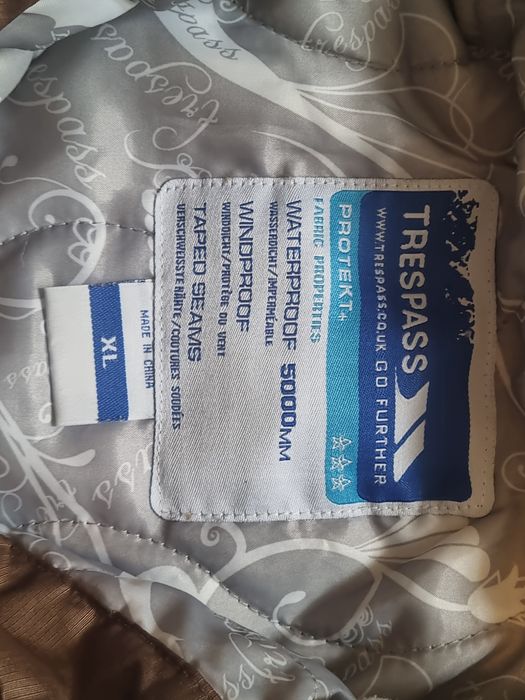 Geaca si pantaloni de schi