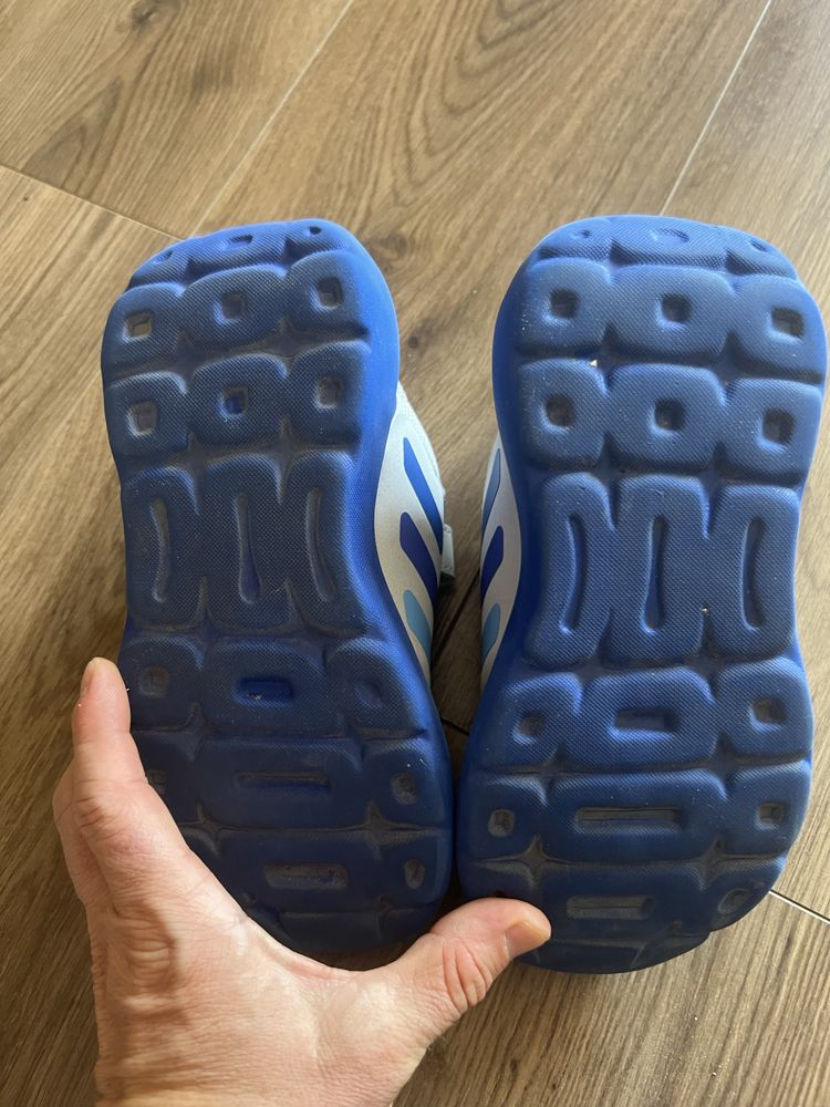 Продавам маратонки adidas