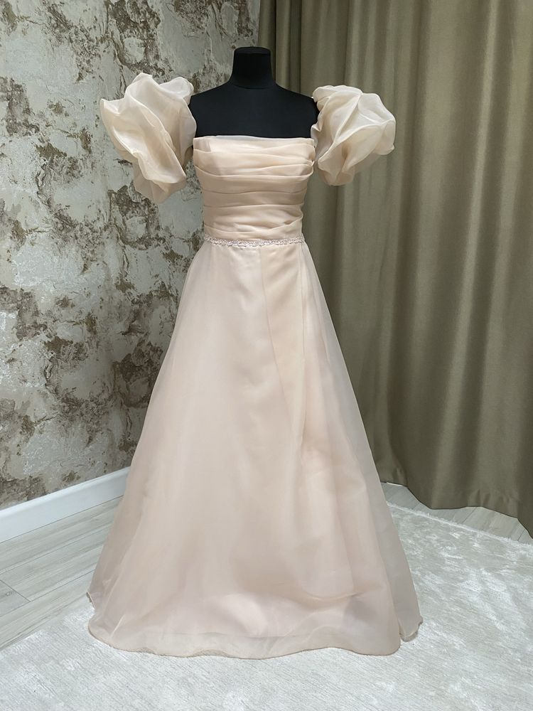 Продам красивое платье Krista Unique 46размера