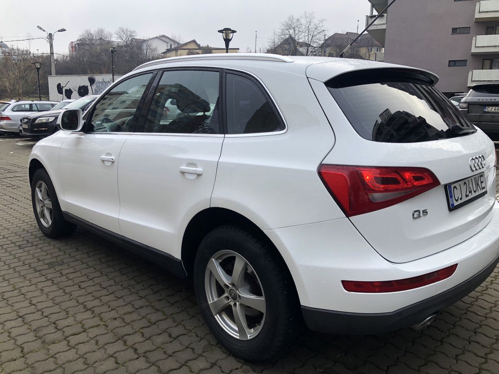 Vand audi Q5  an 2013 transmisie automata.