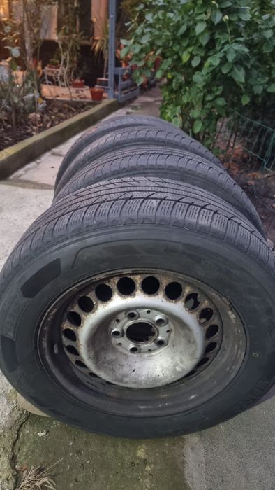 Anvelope iarna 225 60 R16 cu jante tabla