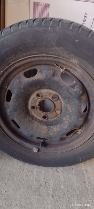 Продавам два комплекта джанти 14 и 15-ски.