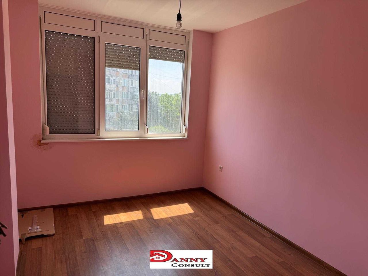 Продава се Тристаен апартамент в Велико Търново, Акация - 81 кв.м за 945 €/кв.м - Снимка #2