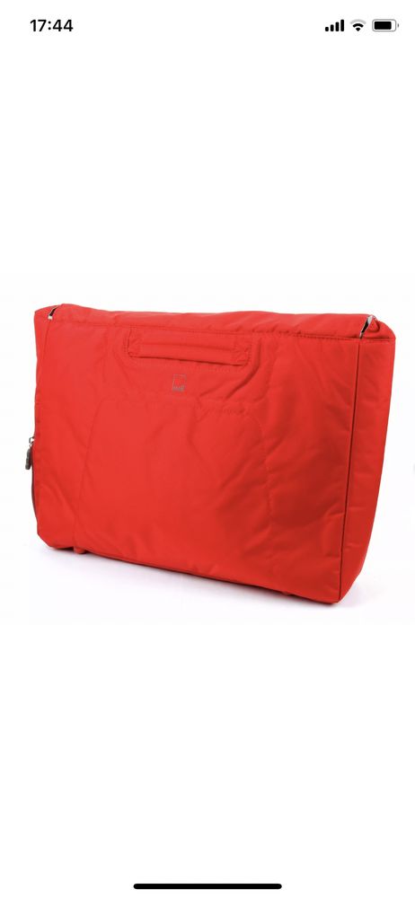 Червена чанта за лаптоп
