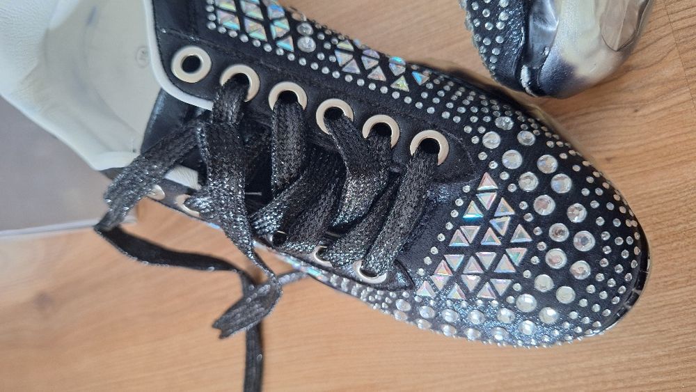 Дамски обувки с камъни