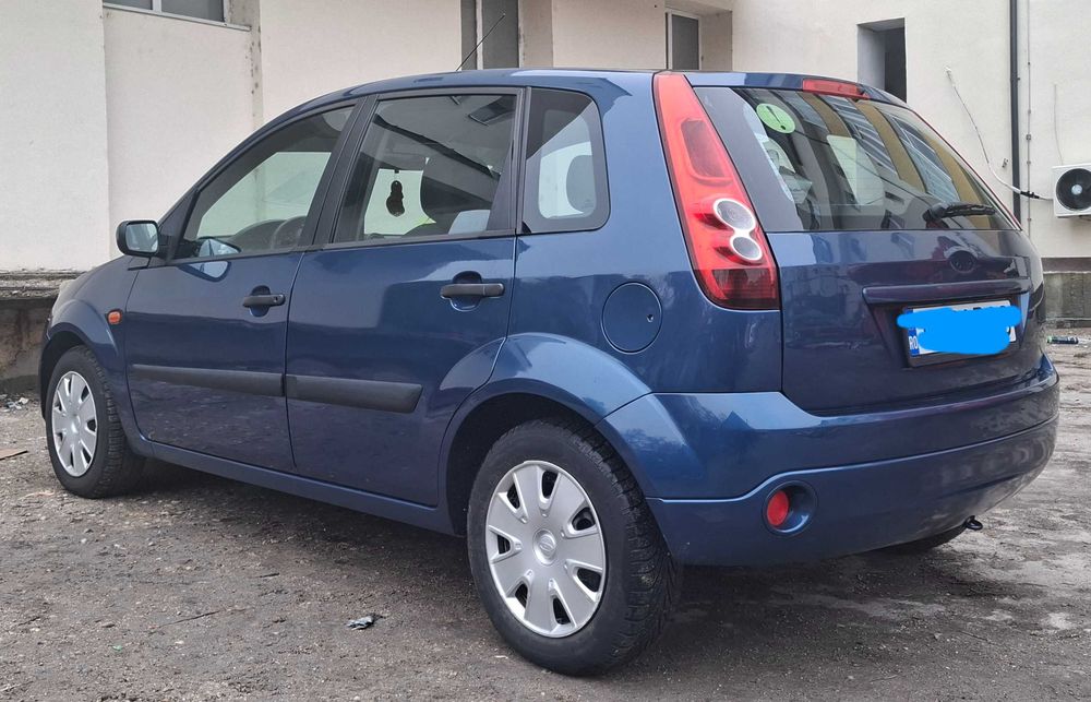 Vând Ford Fiesta