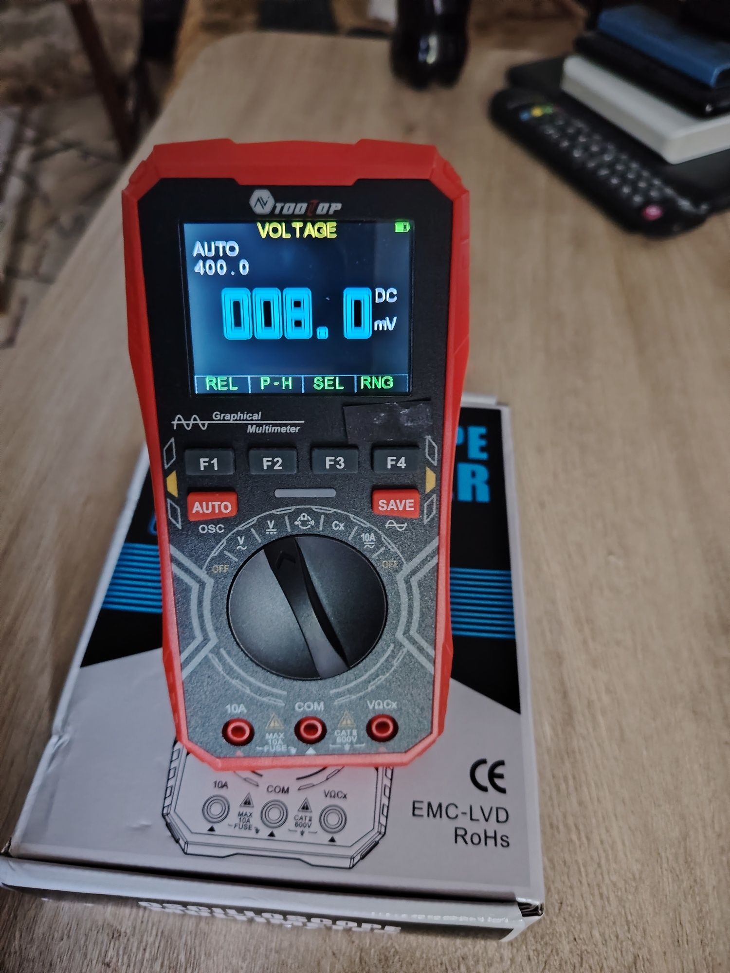 Osciloscop-multimetru digital cu autoscalare