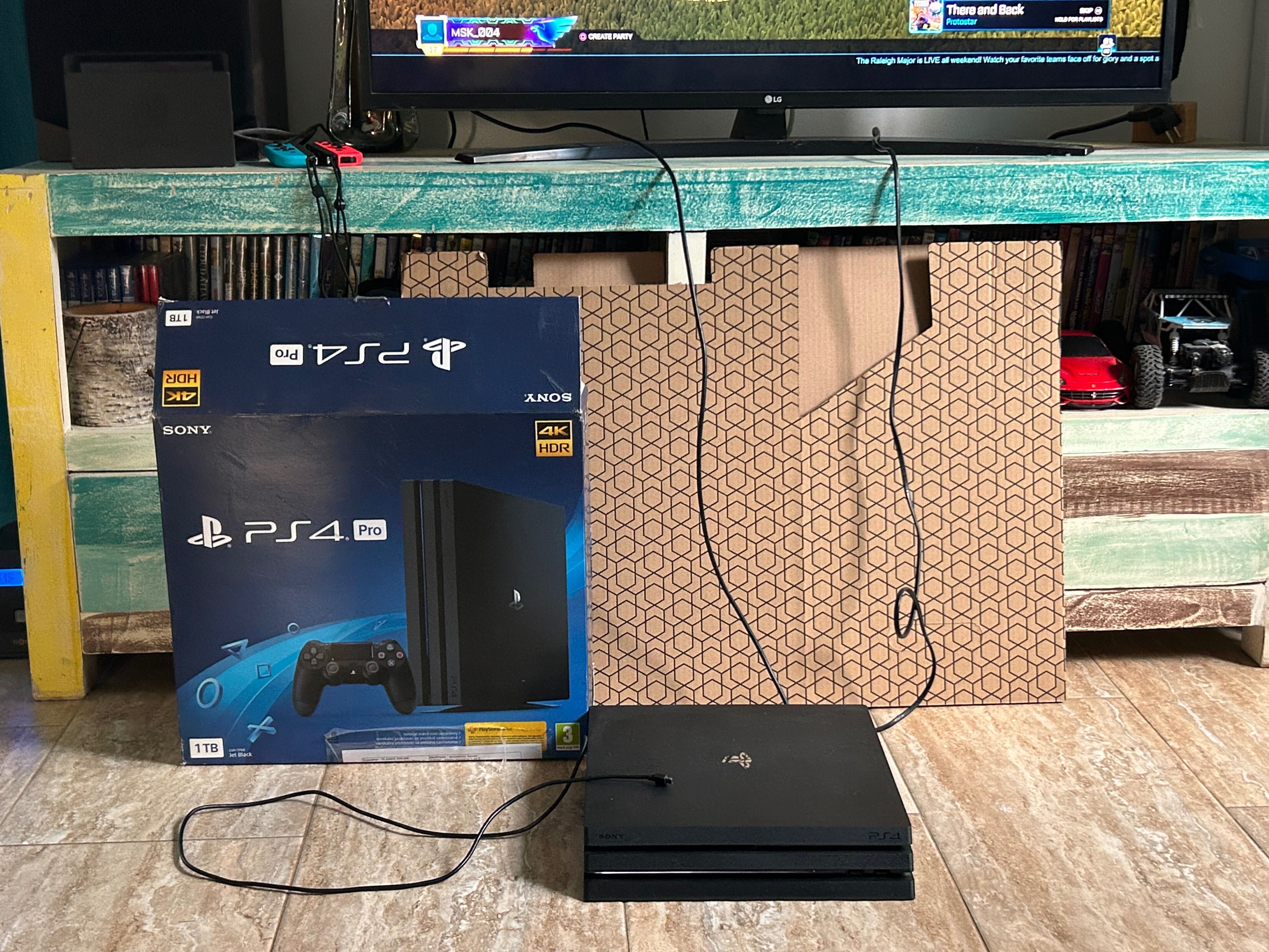 PlayStation Pro 1 TB + 2 controllere originale + 6 jocuri