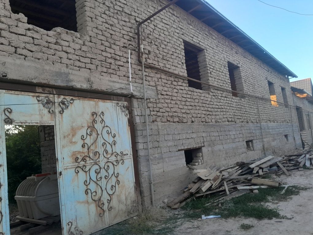Uy.    Sotiladi Nazarbek